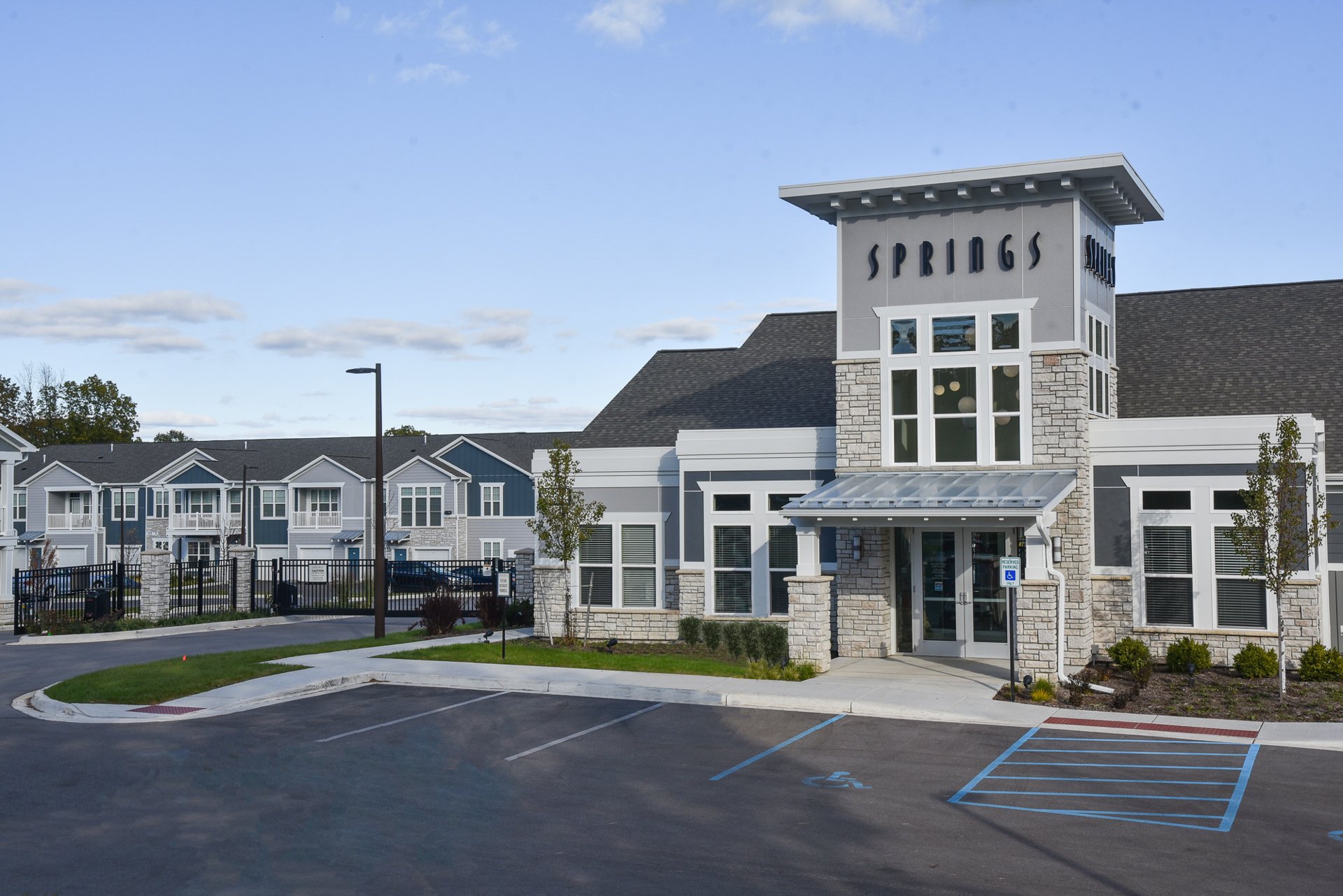 Photos of Springs at Knapp's Crossing in Grand Rapids, MI